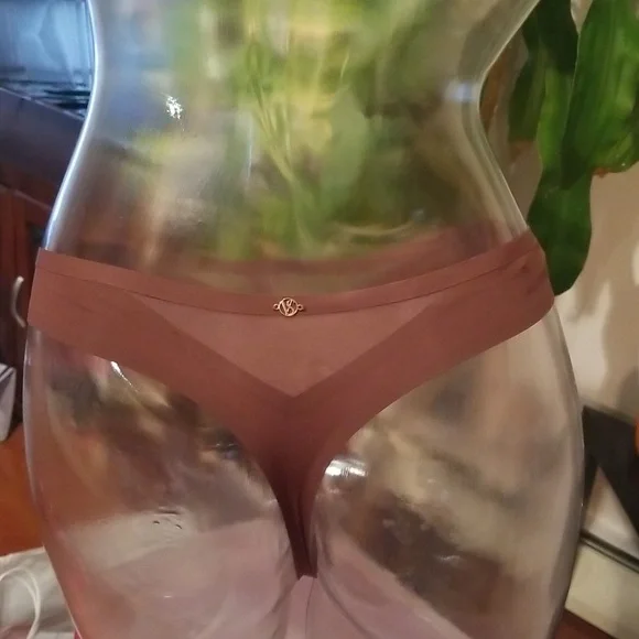 ❤ ❤NWT Victoria’s Secret Sexy Illusions Thong Size - L - Picture 2 of 3